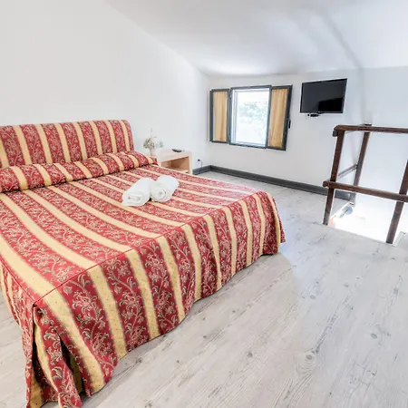 פארק נופש Ippotur Medieval 2*